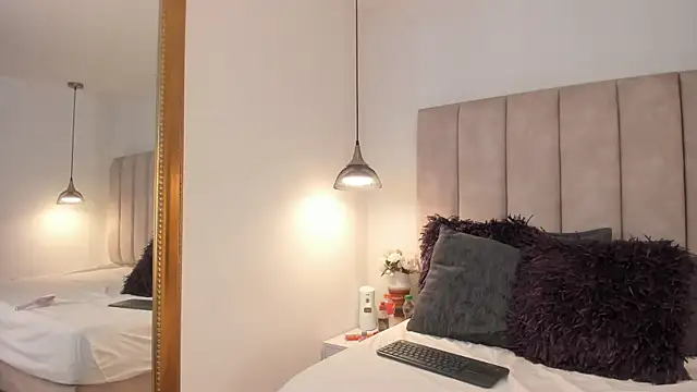 arianaa_miller_ webcam