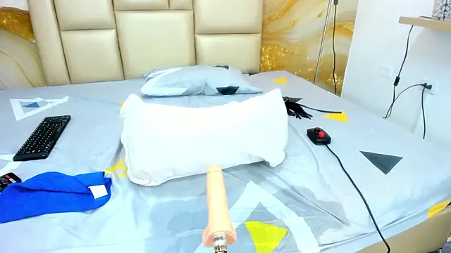 NahomiWalker_ webcam