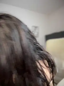 horny_roomiess webcam