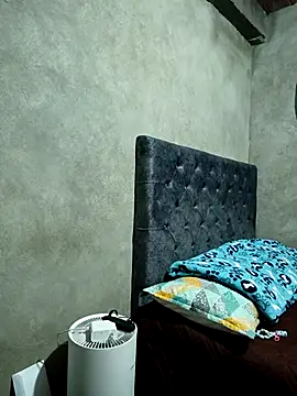 Giselabrunette25 webcam