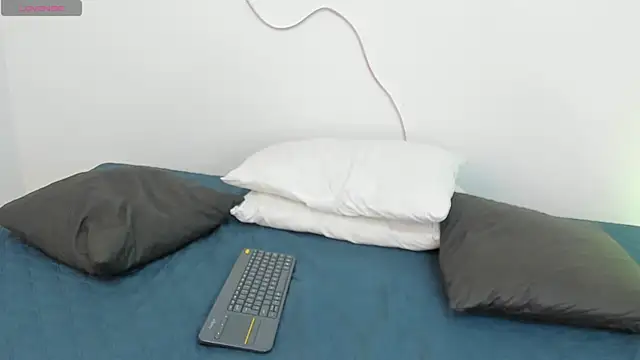 TinyCurlQueen webcam