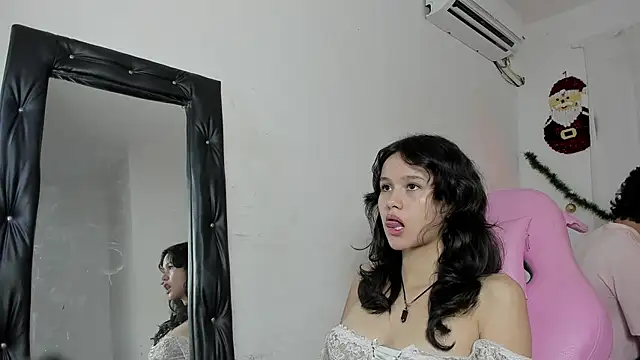 Laura_and_Kevin webcam