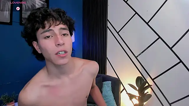 christopher_77 (M twink) - show cum