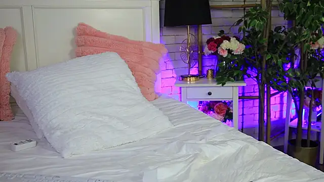 emillybronte (F young) - SQUIRT WITH DOMI