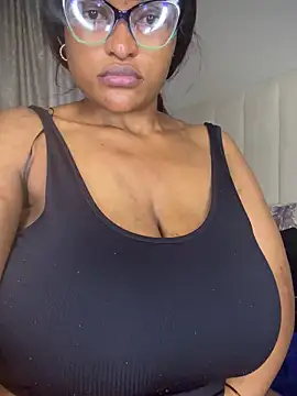 Bustygoddess32 webcam