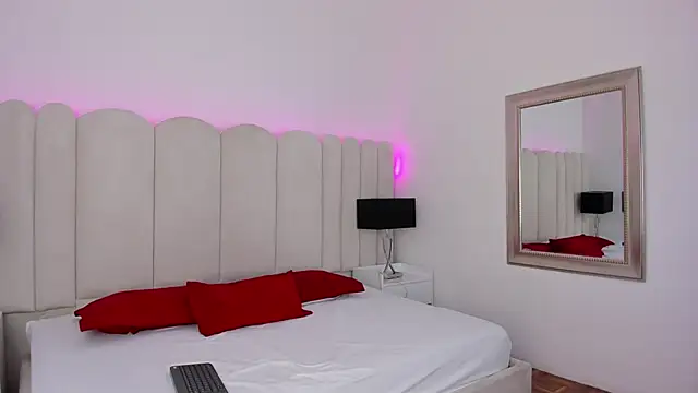 VanessaParis__ webcam