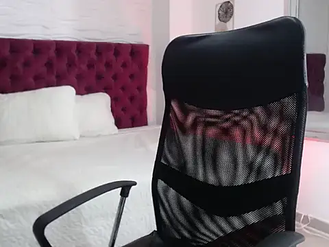 sweetsubmisaxox webcam