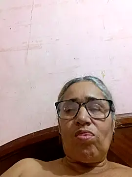 _candi (F mature) - Aceite en todo el cuerpo