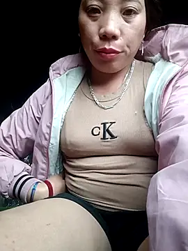 Phuong_xxx webcam stripchat model stream image