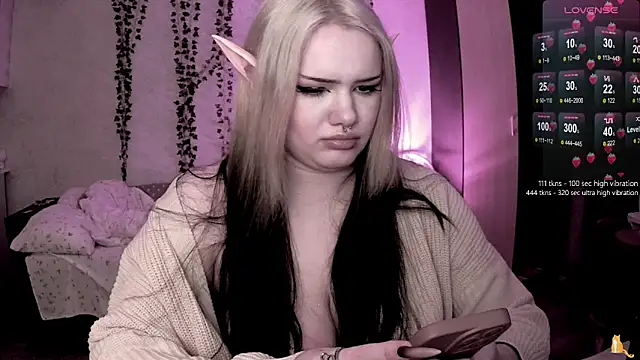 strawberry_elfcat webcam