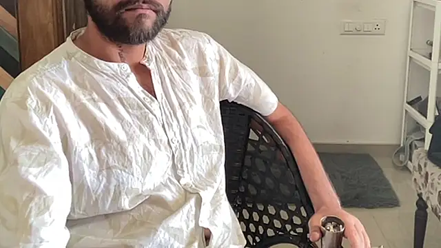 MakeMeAwareAah webcam