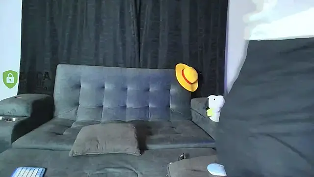 yungelitamor_ webcam