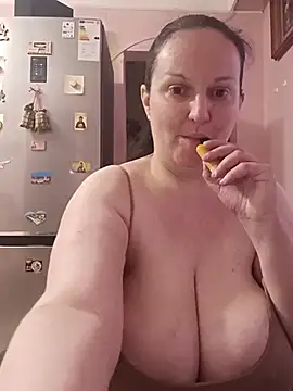 BustyLadyAlma webcam