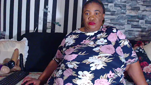 BigHotMatureXx webcam