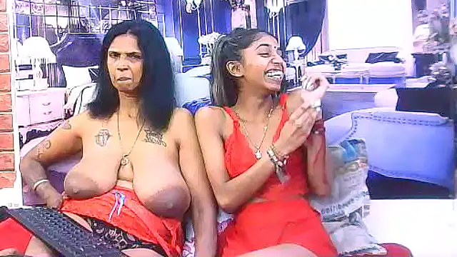 IndianSexySlender webcam