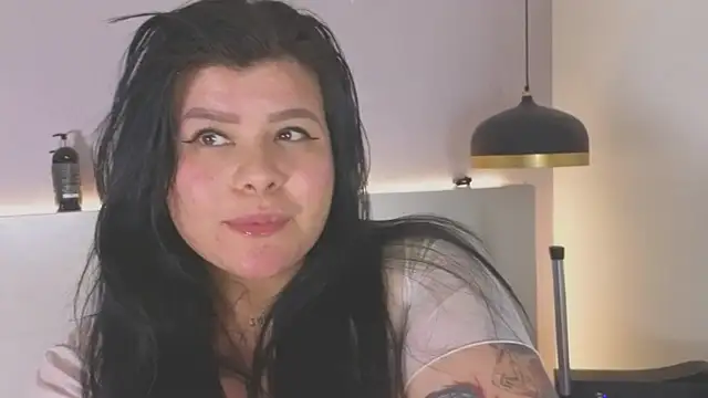 Scarlett_grey1 webcam