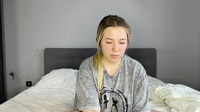 Embersweetbunny webcam