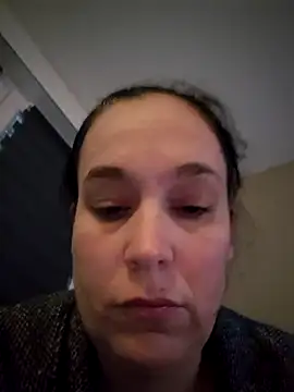 girlysensuelle (F milf) - Je crache et suce mes seins