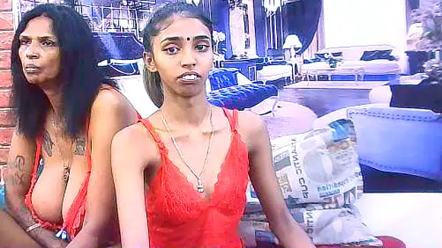 IndianSexySlender webcam