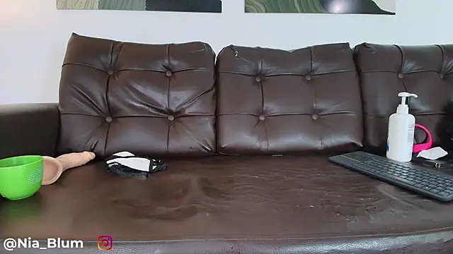 Nia_Blum webcam