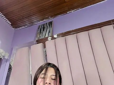 Sasha_Petitte webcam