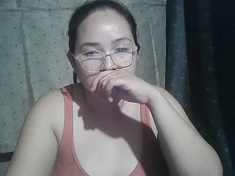 yummy_jyra02167 webcam