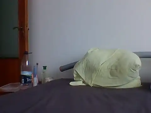 hugecock4u1990 webcam