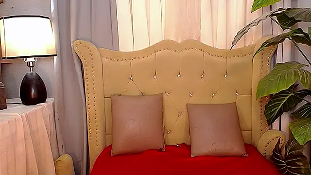 MochaliciousTransOnTop webcam