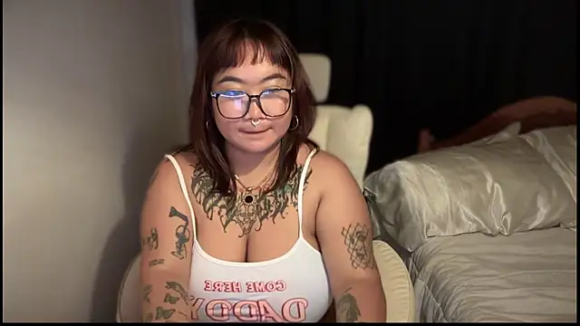 _XXXKittyTingles webcam