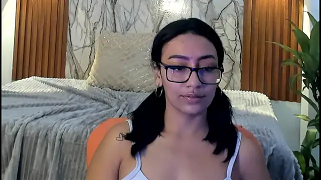 Valkyfoxxx webcam