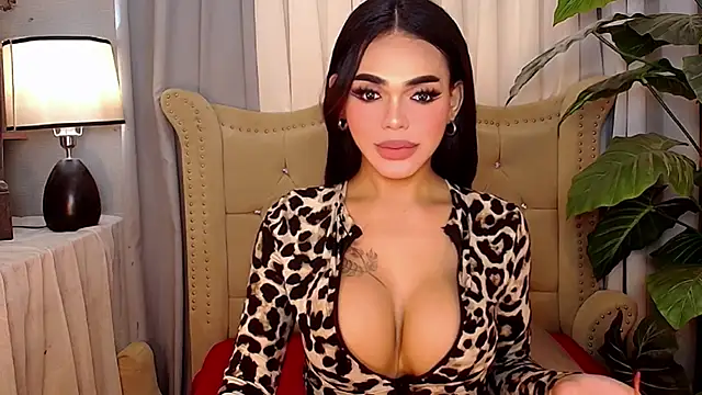 MochaliciousTransOnTop webcam