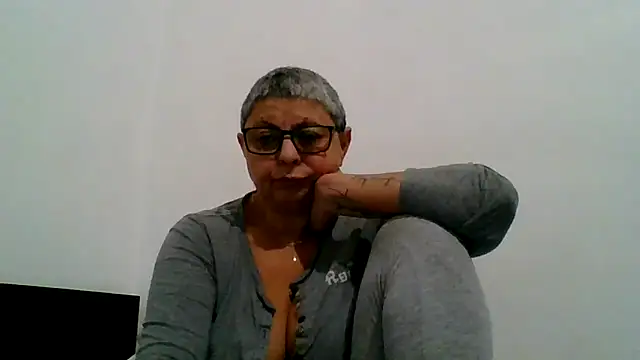 roseblak42 - Roseblak42's free webcam