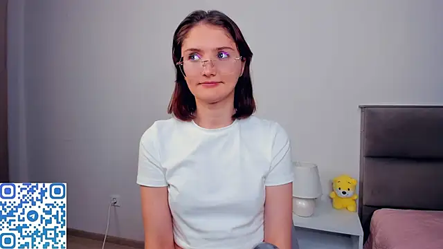 LorrieDegonia webcam