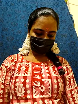 Webcam Model (mini-queen) is live