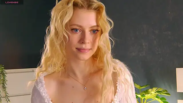 mozaly (F young) - ice on body