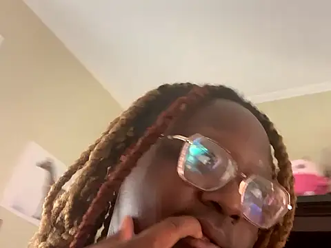 BigKittyRaven webcam