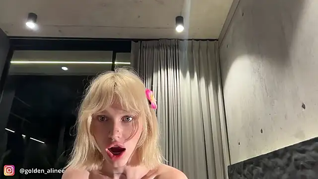 Golden_Aline webcam