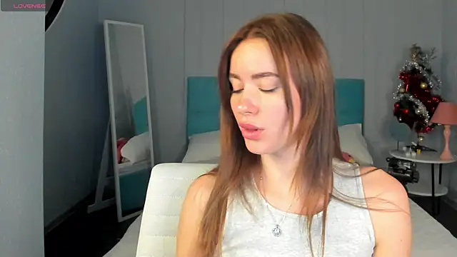 Ameli_Povilain webcam