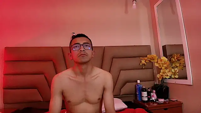 Crimsonsecretts webcam