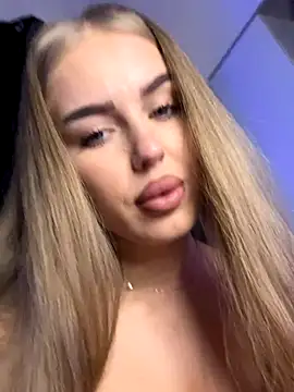 Webcam Model (AubrieleRouj1)  is live.Free join now!