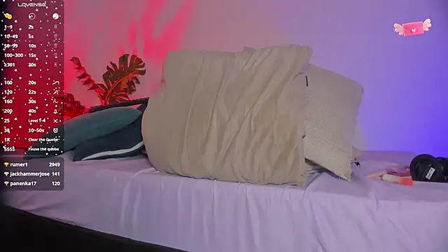 laura-hills18 (Ask my age) - fuck pussy