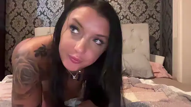 LucyLuxee19 webcam