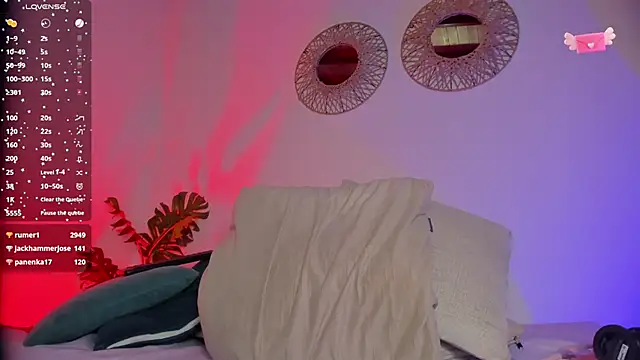 laura-hills18 webcam