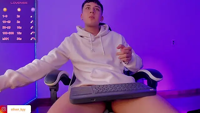 oliver_kyy - Oliver_kyy's free webcam - UK Sex Cams