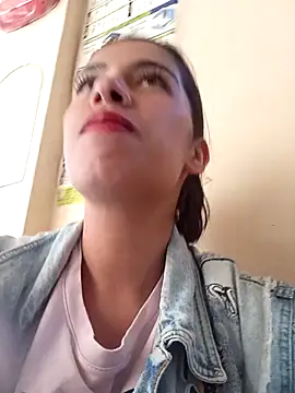 nathaly_12 (G young) - Removing bra in public