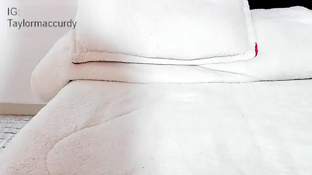 Taylormaccurdy_ webcam