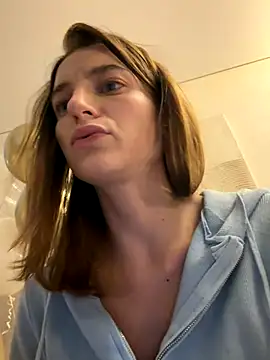  -AngelAri- chat room