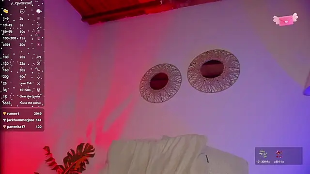 laura-hills18 webcam