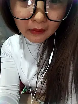 moa_koa's Stripchat show and profile