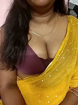 Webcam Model (Keerthee_)  is live.Free join now!